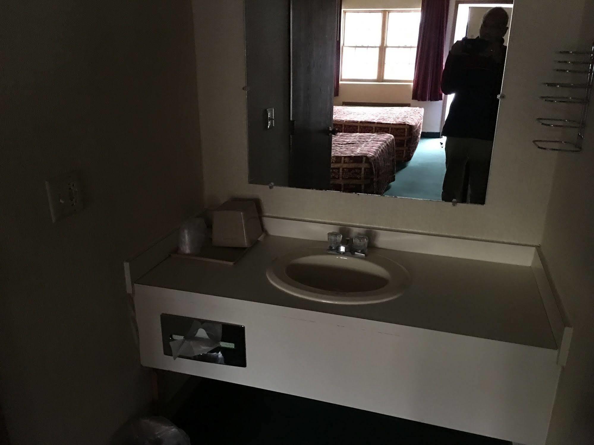 Parkway Inn Vestal Екстериор снимка
