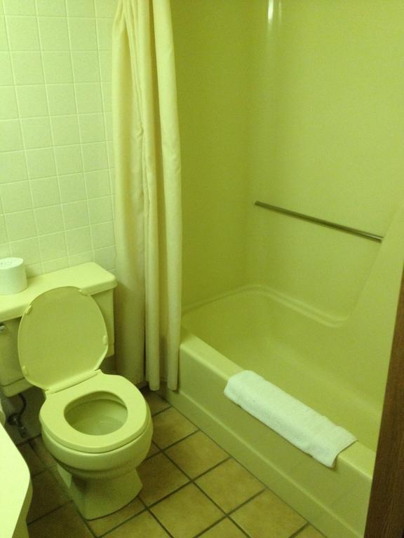 Parkway Inn Vestal Екстериор снимка