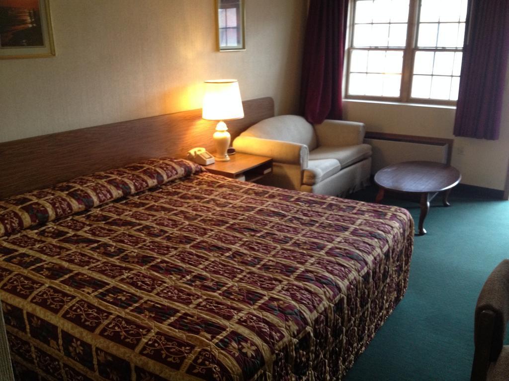 Parkway Inn Vestal Екстериор снимка