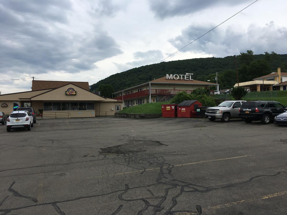 Parkway Inn Vestal Екстериор снимка